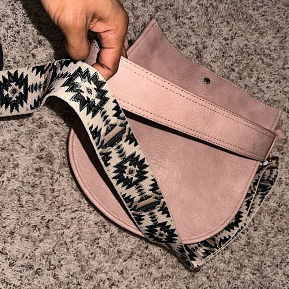 Ahdorned Women’s Crossbody Bag Purse Light Pink Rose Strap Included NWT - Picture 2 of 5